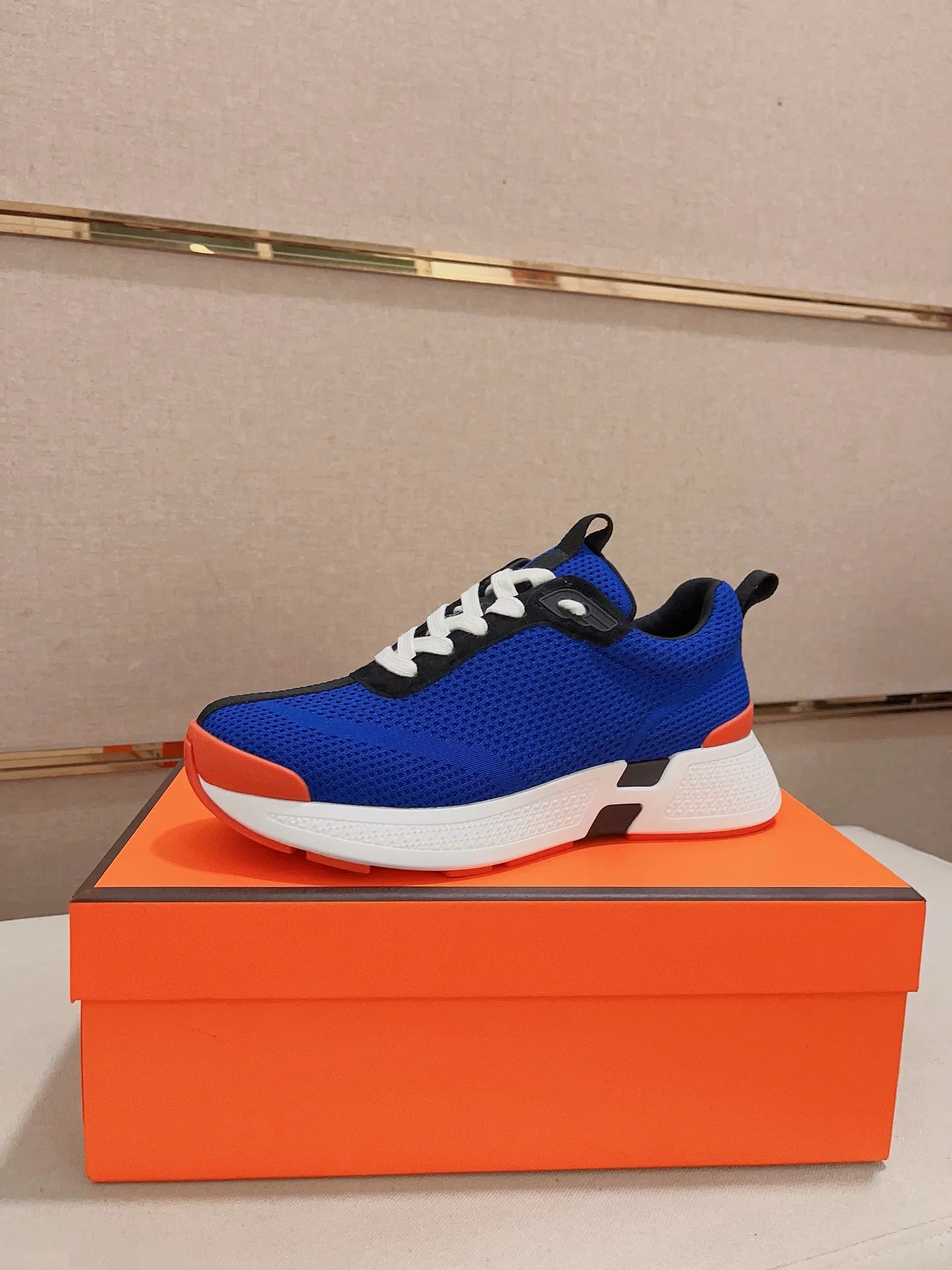 Factory price: 540💰《HERMES》【Classic Original Version】Hermès; Top 🔝 Purchasing Agency 🔍🔍Men's latest 🇺🇸 counters are on sale simultaneously, original imported from Italy ▲▲Silk cowhide with breathable fabric ▲▲ (high-end and expensive Qi·Grade) Exquisite workmanship (Italian 🇮🇹Imported water-dyed 🐂cowhide lining) Sole: Original sole provided by the original factory, ⚠️Exclusive double-layer activity·TPR·Rubber·Combined molded outsole; Super·comfortable·wear-resistant·non-slip·environmental protection The real thing is more beautiful if you take the real thing (high quality, follow the order), you can enter and exit the counter at will * Number of yards: 38·39·40·41·42·43·44# (can be customized 45.)
